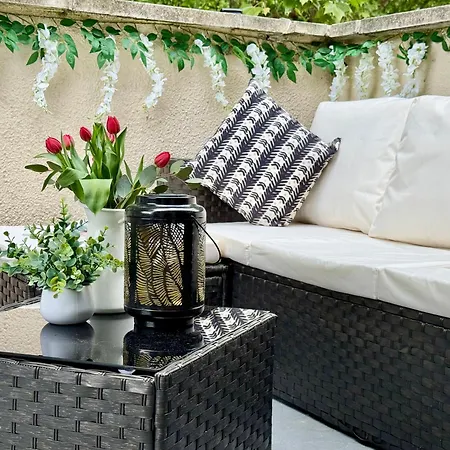 2-bed W Roof Garden, Wifi & Parking Sleeps 4