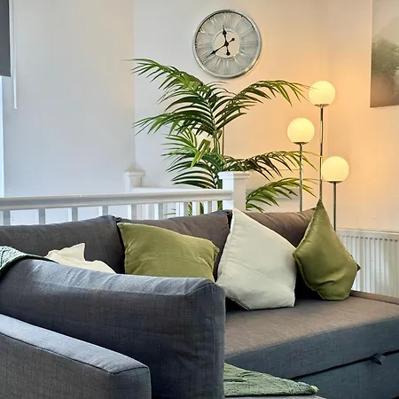 2-bed W Roof Garden, Wifi & Parking Sleeps 4 * Bristol