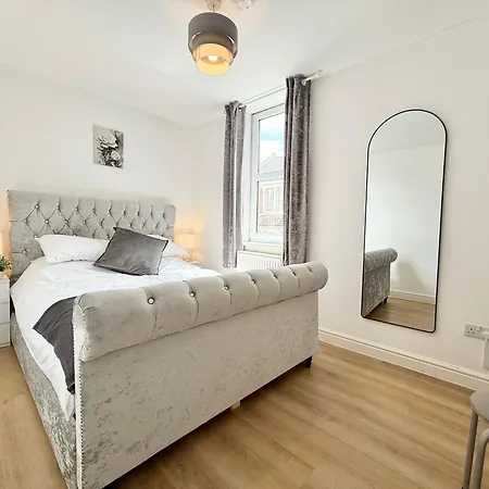 Apartment 2-bed W Roof Garden, Wifi & Parking Sleeps 4 Bristol