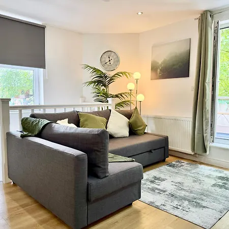 2-bed W Roof Garden, Wifi & Parking Sleeps 4 * Bristol
