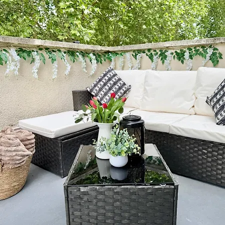 2-bed W Roof Garden, Wifi & Parking Sleeps 4 *