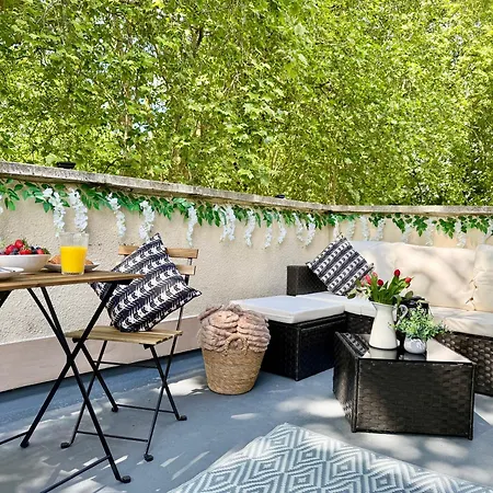 2-bed W Roof Garden, Wifi & Parking Sleeps 4 * Bristol